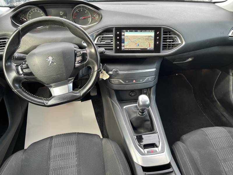 Voiture d’occasion PEUGEOT 308 II 1.6 BLUE HDI 120 Allure bénéficie d’une garantie 12 mois, gage de sérénité dans le cadre de notre vente de voiture d’occasion à Avignon. 