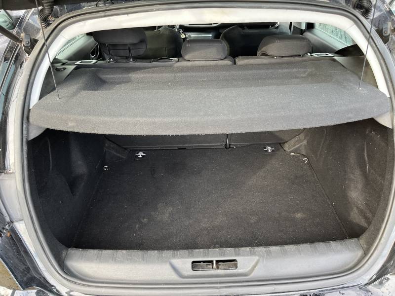 Voiture d’occasion PEUGEOT 308 II 1.6 BLUE HDI 120 Allure. BV6. 5p. avec GPS Europe Tactile et Régulateur + Limiteur de vitesse ainsi que Radar AV + AR. Garantie 12 Mois.