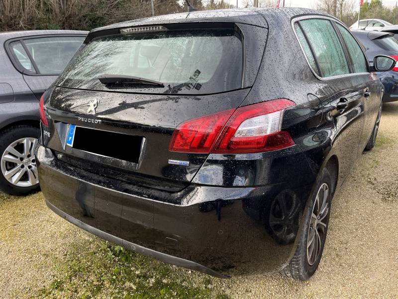 Voiture d’occasion PEUGEOT 308 II 1.6 BLUE HDI 120 Allure. BV6. 5p. avec GPS Europe Tactile et Régulateur + Limiteur de vitesse ainsi que Radar AV + AR. Garantie 12 Mois.