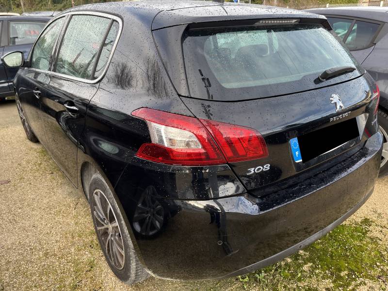 Voiture d’occasion PEUGEOT 308 II 1.6 BLUE HDI 120 Allure. BV6. 5p. avec GPS Europe Tactile et Régulateur + Limiteur de vitesse ainsi que Radar AV + AR. Garantie 12 Mois.