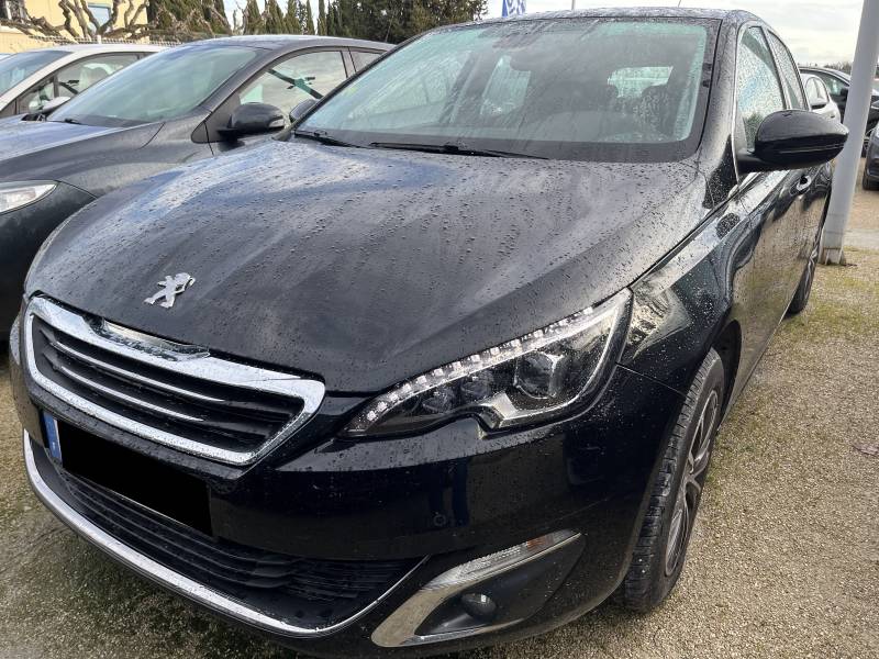 Voiture d’occasion PEUGEOT 308 II 1.6 BLUE HDI 120 Allure. BV6. 5p. avec GPS Europe Tactile et Régulateur + Limiteur de vitesse ainsi que Radar AV + AR. Garantie 12 Mois.