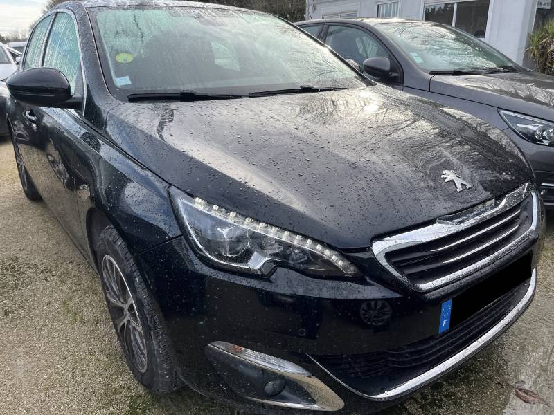 Voiture d’occasion PEUGEOT 308 II 1.6 BLUE HDI 120 Allure. BV6. 5p. avec GPS Europe Tactile et Régulateur + Limiteur de vitesse ainsi que Radar AV + AR. Garantie 12 Mois.