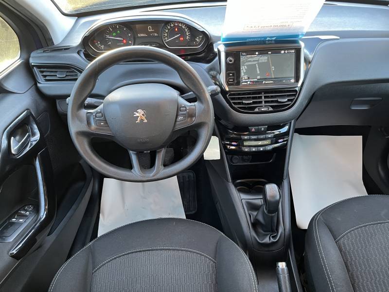 Voiture d’occasion PEUGEOT 208 I Ph2 1.6 Blue HDI 100 Active Business 5p. avec Climatisation et régulateur + Limiteur de vitesse ainsi que Carplay. Garantie 12 Mois.