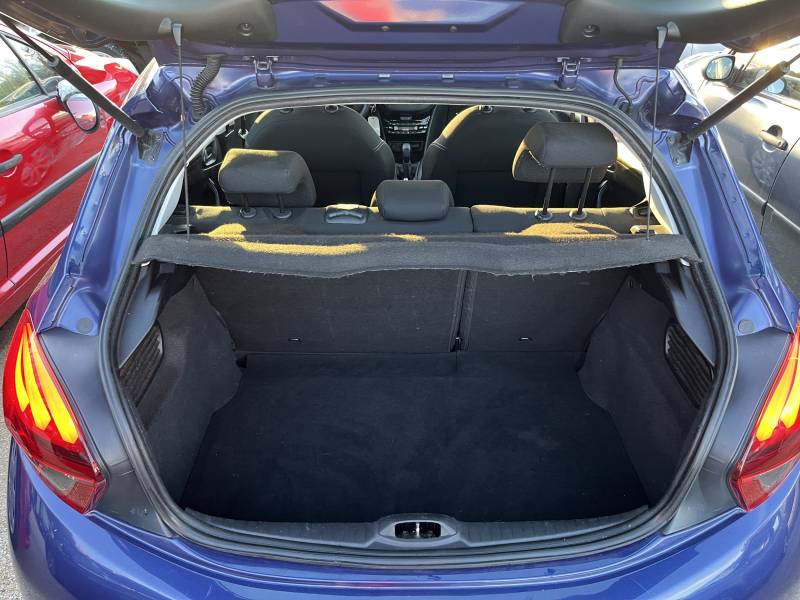 PEUGEOT 208 I Ph2 1.6 Blue HDI 100 Active Business 5p. avec Climatisation et régulateur + Limiteur de vitesse ainsi que Carplay. A ORANGE