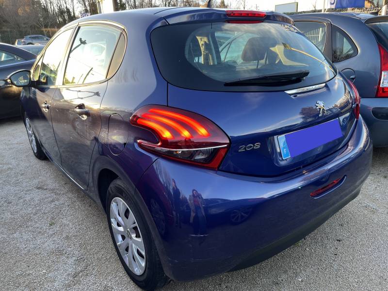 citadine diesel de 2018, appréciée pour son moteur sobre, ses faibles émissions de CO₂ (90 g/km) et sa vignette Crit’Air 2, idéale pour circuler à Avignon et dans le Vaucluse.