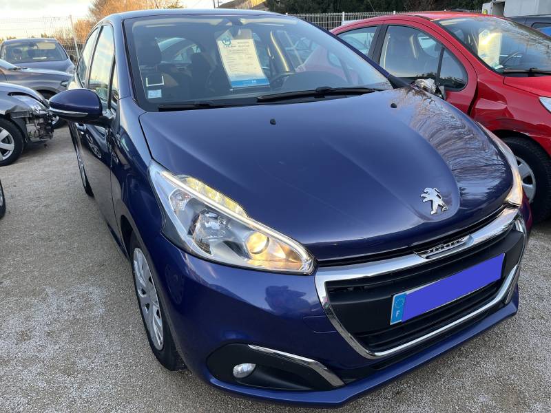 Voiture d’occasion PEUGEOT 208 I Ph2 1.6 Blue HDI 100 Active Business 5p. avec Climatisation et régulateur + Limiteur de vitesse ainsi que Carplay. Garantie 12 Mois.