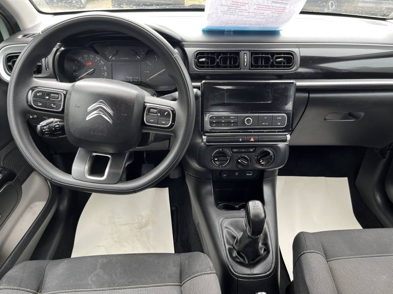 Voiture d’occasion CITROEN C3 III 1.6 Blue HDI 100 Feel. 5p. Avec Régulateur + Limiteur de vitesse et Sièges Chauffant ainsi que Alerte Franchissement de lignes. Garantie 12 Mois.