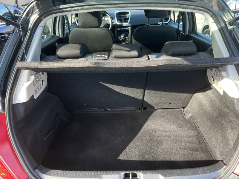 Voiture d’occasion PEUGEOT 207 Ph2 1.4 HDI 70 Style. 1ère Main. 5p. avec Climatisation. Garantie 12 Mois.