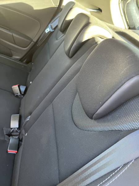 Voiture d’occasion RENAULT CLIO IV Ph2 1.5 DCI 90 Business. 5p. avec Régulateur + Limiteur de Vitesse et GPS Europe tactile ainsi que Radars de Recul. Garantie 12 Mois.