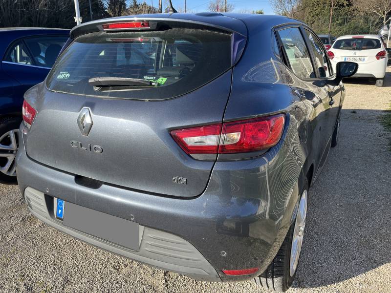 Son moteur Diesel 1.5 DCI 90 chevaux, associé à une boîte manuelle 5 vitesses, développe 4 CV fiscaux tout en maîtrisant parfaitement la consommation avec seulement 82g/km de CO² (Crit’Air 2). A CARPENTRAS