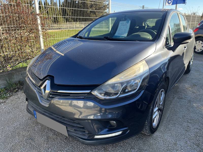  CLIO IV Phase 2 1.5 DCI 90 Business est une citadine 5 portes, 5 places, reconnue pour sa fiabilité et sa faible consommation.  A ARLES
