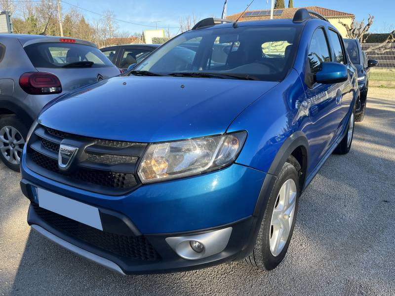 Son moteur 1.5 DCI 90 chevaux, réputé pour sa sobriété, affiche une consommation maîtrisée avec seulement 105 g/km de CO² (Crit’Air 2), tout en offrant une puissance fiscale de 5 CV. A AIX EN PROVENCE