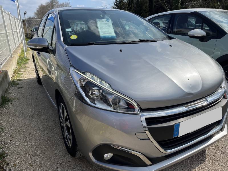 PEUGEOT 208 I Ph2 1.6 Blue HDI 100 Active Business 5p. avec Climatisation et régulateur + Limiteur de vitesse ainsi que Carplay. Garantie 12 Mois, un modèle reconnu pour sa fiabilité, sa sobriété et son confort au quotidien. A ORANGE