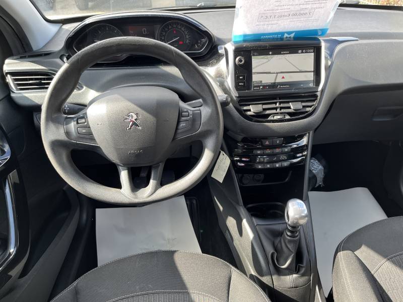  Cette PEUGEOT 208 I Ph2 est équipée du moteur 1.6 Blue HDI 100 chevaux, associé à une boîte manuelle, offrant un excellent compromis entre performances et consommation maîtrisée avec seulement 86g/km de CO² (Crit’Air 2).  A ARLES