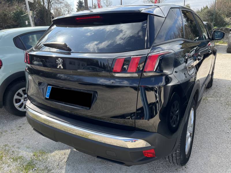 Équipé de la boîte automatique EAT 8 à 8 vitesses, ce modèle offre une conduite souple et agréable, idéale aussi bien en ville à Avignon que sur route ou autoroute. A NIMES