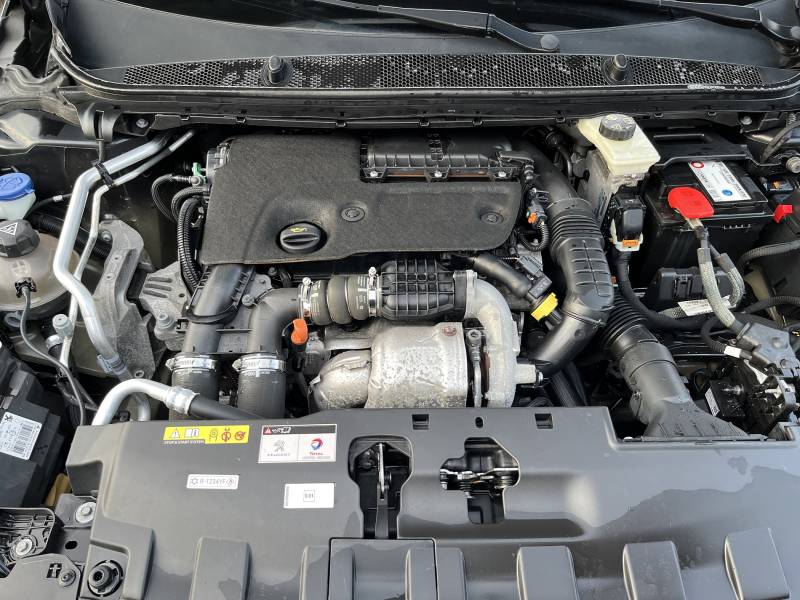 08 II Ph2 1.5 Blue HDi 120 Active Business est une 1ère main, soigneusement entretenue, offrant un excellent compromis entre confort, économie de carburant et agrément de conduite. A ORANGE