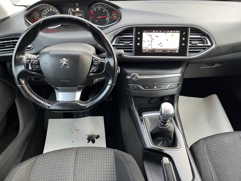 Voiture d’occasion PEUGEOT 308 II Ph2 1.5 Blue HDi 120 Active Business. BV6. 5p. 1ère Main. avec GPS Europe tactile et Lecture des Panneaux ainsi que Radars de Recul. Garantie 12 mois.