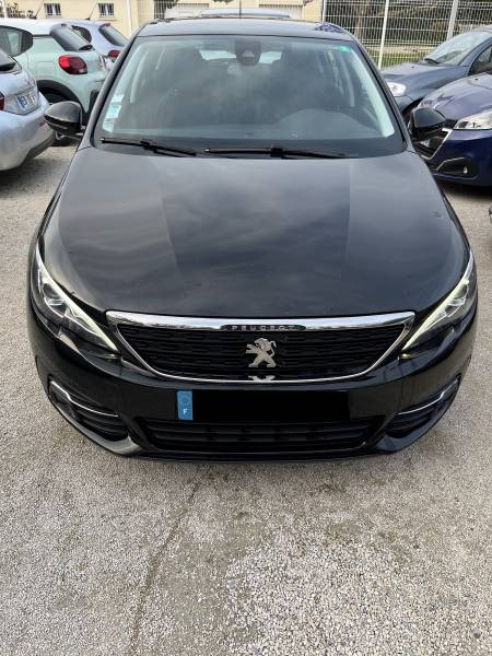 Voiture d’occasion PEUGEOT 308 II Ph2 1.5 Blue HDi 120 Active Business. BV6. 5p. 1ère Main. avec GPS Europe tactile et Lecture des Panneaux ainsi que Radars de Recul. Garantie 12 mois.