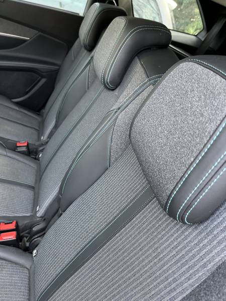 Voiture d’occasion PEUGEOT 5008 II 1.5 BLUE HDI 130 Allure Pack. EAT 8. 7P. 1ère Main. avec GPS Europe tactile et Sièges Semi-Cuir et puis radar AV et AR ainsi que caméra de recul. Garantie 12 Mois.