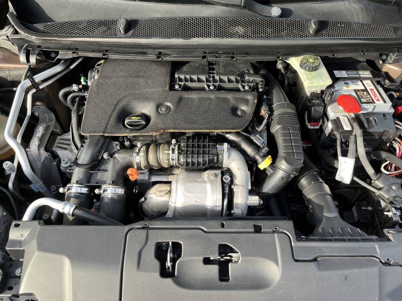  308 II 1.6 BLUE HDI 120 Allure BV6 5 portes avec GPS Europe Tactile, Régulateur + Limiteur de vitesse et Radar AV + AR.  A ARLES