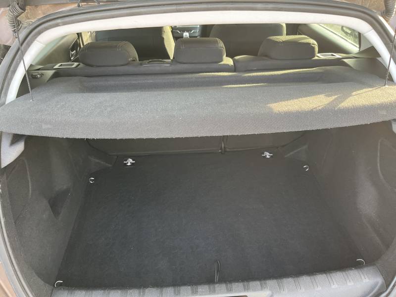 Voiture d’occasion PEUGEOT 308 II 1.6 BLUE HDI 120 Allure. BV6. 5p. avec GPS Europe Tactile et Régulateur + Limiteur de vitesse ainsi que Radar AV + AR. Garantie 12 Mois.