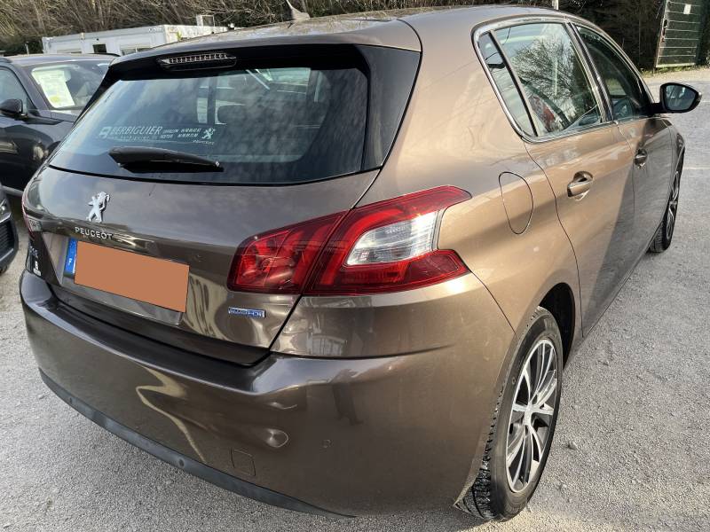GPS Europe tactile, régulateur et limiteur de vitesse, ainsi que radars de stationnement avant et arrière, facilitant vos manœuvres au quotidien. A AVIGNON
