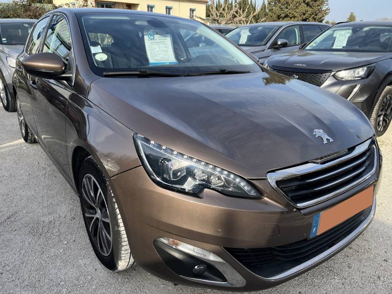 Voiture d’occasion PEUGEOT 308 II 1.6 BLUE HDI 120 Allure. BV6. 5p. avec GPS Europe Tactile et Régulateur + Limiteur de vitesse ainsi que Radar AV + AR. Garantie 12 Mois.