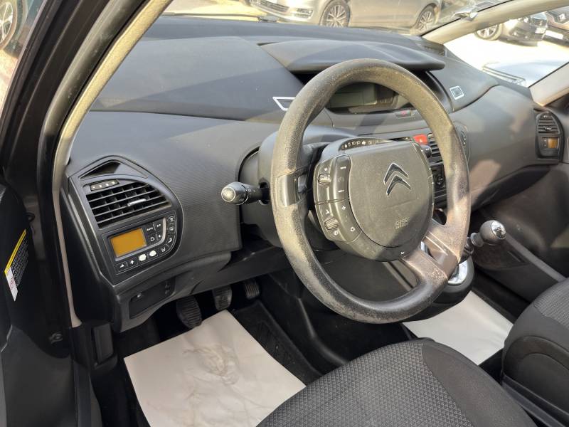 Voiture d’occasion CITROEN GRAND C4 PICASSO I Ph2 1.6 HDI 112 Confort 7 Places. BV6. Garantie 12 Mois. avec Climatisation 4 zones ainsi que régulateur limiteur de vitesse.
