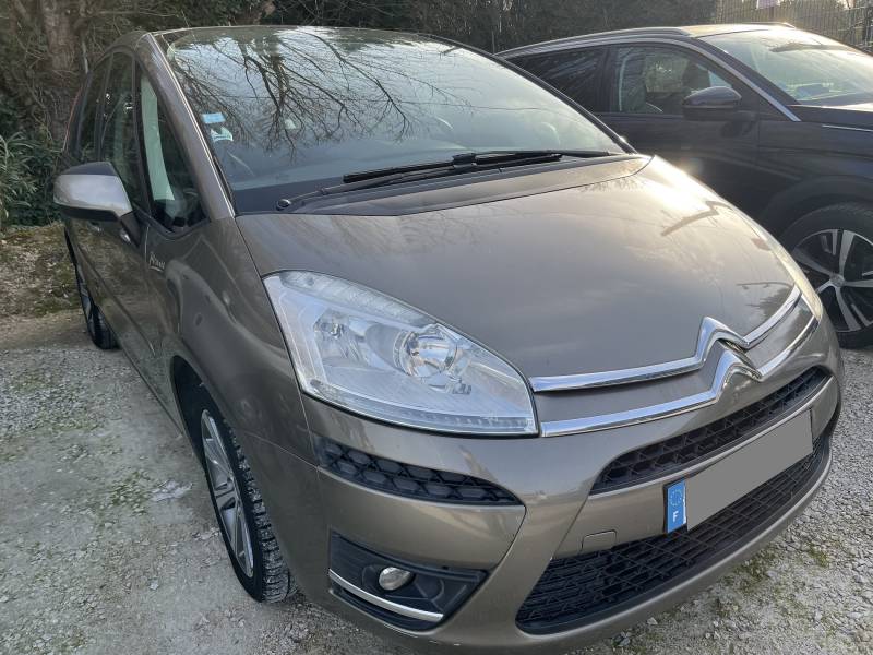 Voiture d’occasion CITROEN GRAND C4 PICASSO I Ph2 1.6 HDI 112 Confort 7 Places. BV6. Garantie 12 Mois. avec Climatisation 4 zones ainsi que régulateur limiteur de vitesse.
