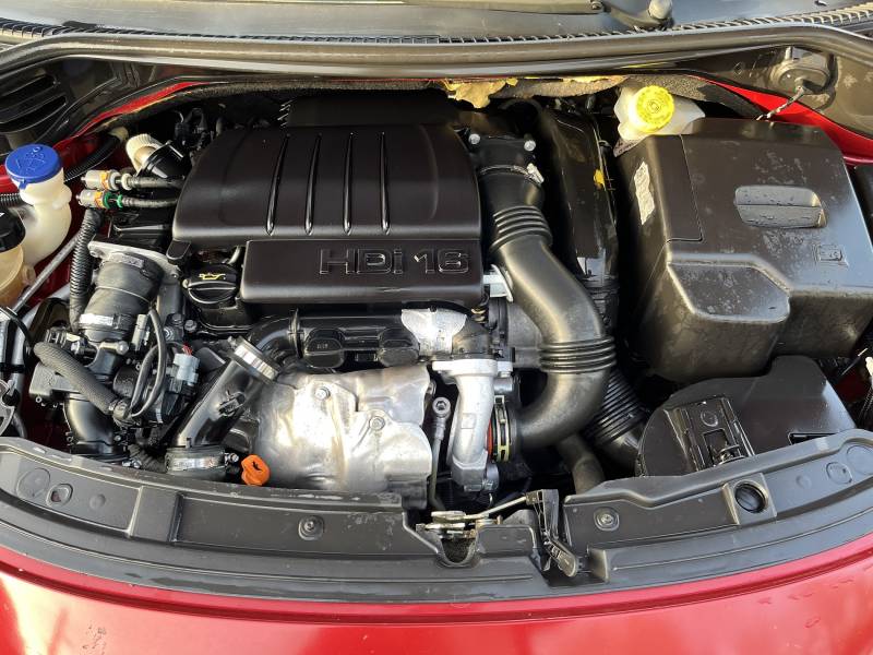 Voiture d’occasion PEUGEOT 207 Ph2 1.6 HDI 90 PRENIUM. 5p. climatisation automatique bizone ainsi que régulateur et limiteur de vitesse. Garantie 12 Mois.