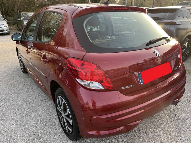 Voiture d’occasion PEUGEOT 207 Ph2 1.6 HDI 90 PRENIUM. 5p. climatisation automatique bizone ainsi que régulateur et limiteur de vitesse. Garantie 12 Mois.