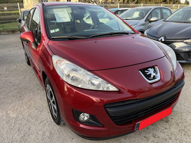 Voiture d’occasion PEUGEOT 207 Ph2 1.6 HDI 90 PRENIUM. 5p. climatisation automatique bizone ainsi que régulateur et limiteur de vitesse. Garantie 12 Mois.