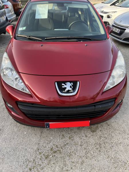 Voiture d’occasion PEUGEOT 207 Ph2 1.6 HDI 90 PRENIUM. 5p. climatisation automatique bizone ainsi que régulateur et limiteur de vitesse. Garantie 12 Mois.