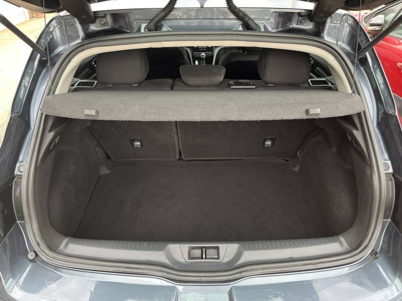 Voiture d’occasion RENAULT MEGANE IV 1.5 DCI 110 Business BV6. 5p. Avec GPS Europe Tactile et Crochet d’Attelage ainsi que radars AV + AR. Garantie 12 Mois.