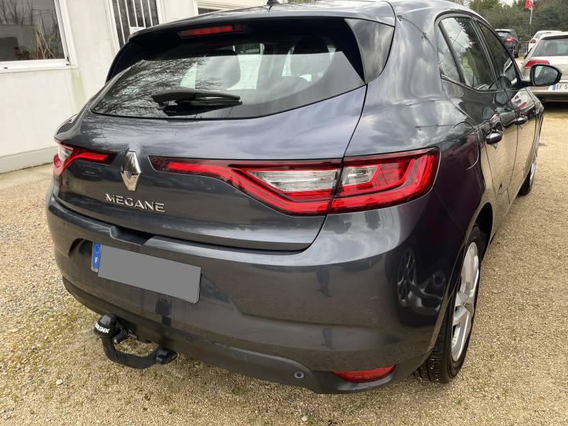 Mise en circulation le 31/05/2017, cette RENAULT MEGANE IV 1.5 DCI 110 Business BV6 affiche 153 393 km d’origine garantis. A ARLES