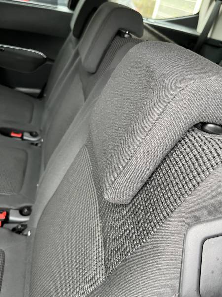Voiture d’occasion PEUGEOT 5008 I Ph2 1.6 HDI 115 Active Business. 7 Places. Avec Régulateur limiteur de vitesse et GPS Europe ainsi que Radar de Recul. Garantie 12 Mois.