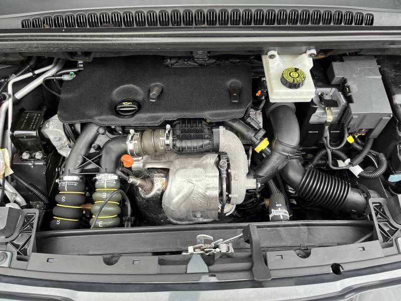  5008 I Ph2 1.6 HDI 115 Active Business 7 Places mise en circulation en 2015 affiche 161 545 km d’origine garantis. A CARPENTRAS