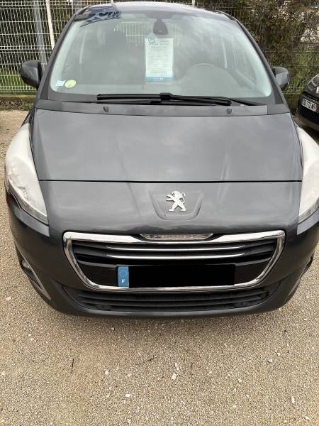 Voiture d’occasion PEUGEOT 5008 I Ph2 1.6 HDI 115 Active Business. 7 Places. Avec Régulateur limiteur de vitesse et GPS Europe ainsi que Radar de Recul. Garantie 12 Mois.