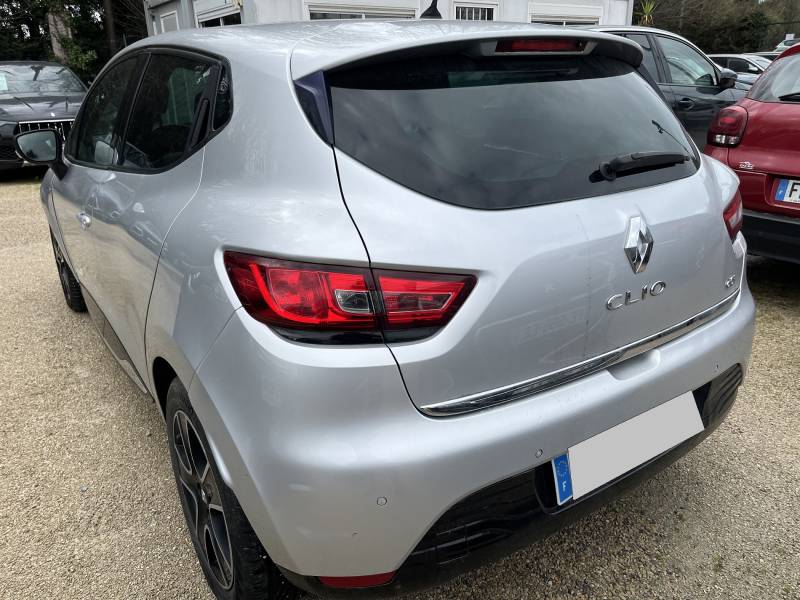 Voiture d’occasion RENAULT CLIO IV 1.5 DCI 90 Limited 5p. avec Radars de Recul et régulateur + limiteur de vitesse ainsi que GPS Europe Tactile. Garantie 12 Mois.