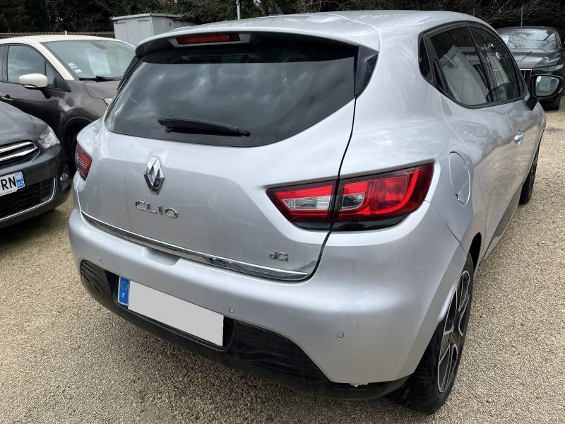 Voiture d’occasion RENAULT CLIO IV 1.5 DCI 90 Limited 5p. avec Radars de Recul et régulateur + limiteur de vitesse ainsi que GPS Europe Tactile. Garantie 12 Mois.