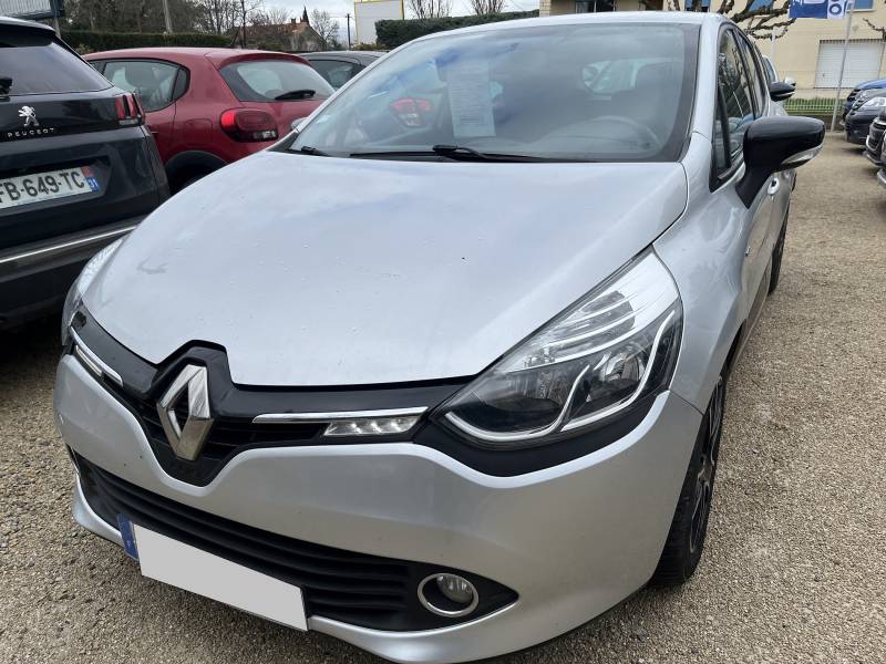 Elle est équipée du moteur Diesel 1.5 DCI 90 ch, réputé pour son excellent compromis entre performances et économie de carburant, avec des émissions de CO² de 82 g/km (Crit’Air 2) et une puissance fiscale de 4 CV. A NIMES