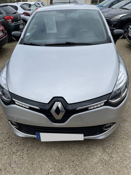 Voiture d’occasion RENAULT CLIO IV 1.5 DCI 90 Limited 5p. avec Radars de Recul et régulateur + limiteur de vitesse ainsi que GPS Europe Tactile. Garantie 12 Mois.