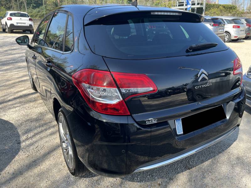 CITROËN C4 II de 2014 se présente dans un élégant coloris Noir Verni, avec 146 685 km d’origine garantis. A ARLES