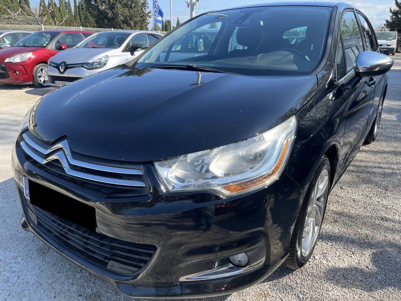 Voiture d’occasion CITROËN C4 II 1.6 HDI 115 Collection 5p. avec radar de recul et Climatisation automatique bizone ainsi que GPS Europe. Garantie 12 Mois.