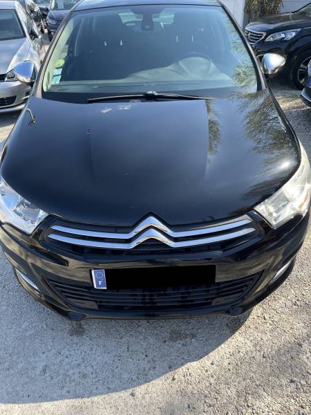 Voiture d’occasion CITROËN C4 II 1.6 HDI 115 Collection 5p. avec radar de recul et Climatisation automatique bizone ainsi que GPS Europe. Garantie 12 Mois.