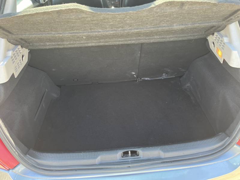 Avec sa motorisation diesel 1.4 HDI de 70 chevaux (4 CV fiscaux) et ses émissions maîtrisées de 114 g/km de CO², cette voiture vous assure une consommation réduite, idéale pour maîtriser votre budget carburant. A ARLES