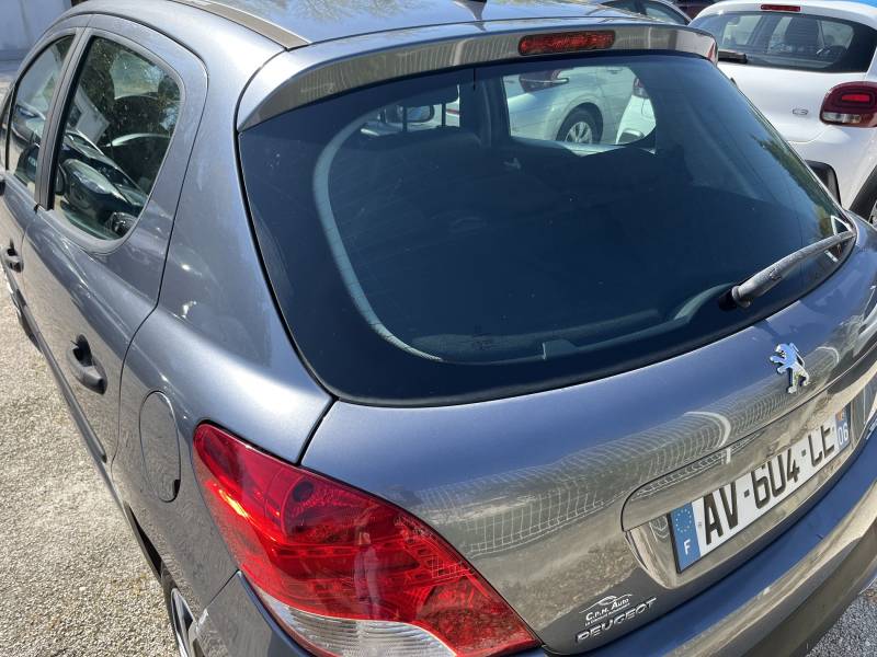Voiture d’occasion PEUGEOT 207 Ph2. 1.4 HDI 70 Urban.  Avec climatisation et régulateur + limiteur de vitesses. Garantie 12 Mois.