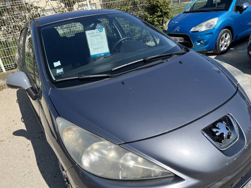Voiture d’occasion PEUGEOT 207 Ph2. 1.4 HDI 70 Urban.  Avec climatisation et régulateur + limiteur de vitesses. Garantie 12 Mois.