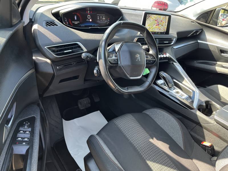 elle se distingue par sa motorisation diesel économique et performante de 130 chevaux, associée à une boîte automatique EAT8 particulièrement agréable au quotidien, idéale aussi bien en ville qu’en longs trajets autour d’Avignon et du Vaucluse.