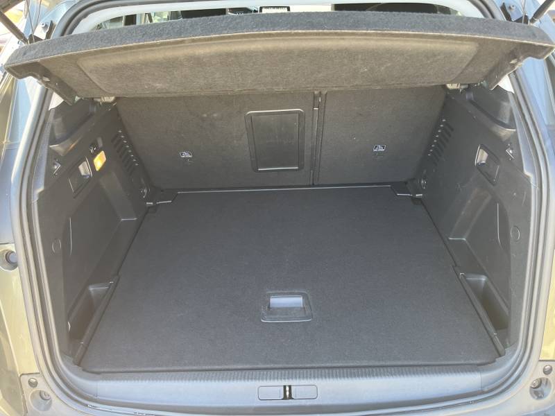 Voiture d’occasion PEUGEOT 3008 II 1.5 BLUE HDI 130 Active Business. EAT 8. 5p. avec GPS Europe Tactile et Radars AV + AR + et Alerte Franchissement de Lignes ainsi que CarPlay. Garantie 12 Mois.